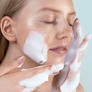 Spumă curățare ten, Foaming Facial Cleanser, demachiant tip spumă cu acizi derivați din fructe, Aloe Vera și Panthenol - imagine 7