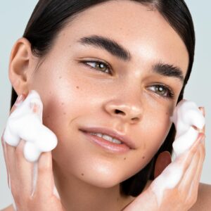 Spumă curățare ten, Foaming Facial Cleanser, demachiant tip spumă cu acizi derivați din fructe, Aloe Vera și Panthenol - imagine 8