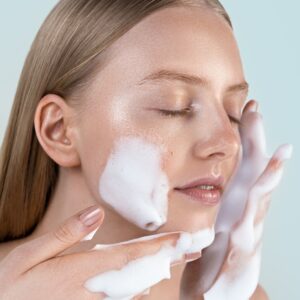 Spumă curățare ten, Mini Foaming Facial Cleanser 100ml, demachiant tip spumă cu acizi derivați din fructe, Aloe Vera și Panthenol - imagine 6